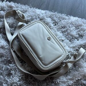 Lululemon crossbody bag 2L